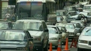 伦敦奥运专道开通首日交通高峰期出现严重堵塞