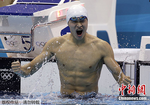 孙杨成功“复仇”朴泰桓摘男子400米自由泳桂冠