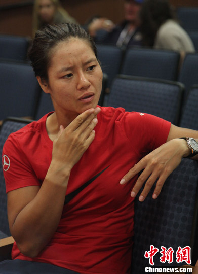 李娜美网首战“破咒”取胜暴雨干扰无碍晋级