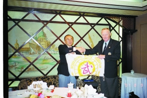 徐寅生追忆伍绍祖往事:曾力推足球职业化改革
