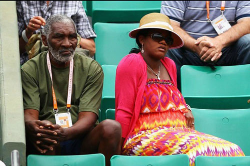 大小威70岁老爹老来得子?传33岁后妈已生子(图)