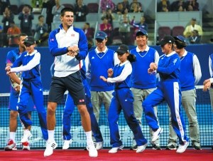 葛优中网赛场紧张出失误挑边掷币一连3次不合格