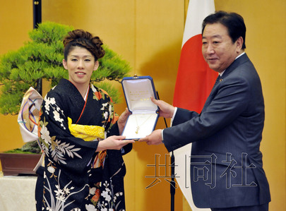 日本女子摔跤名将吉田沙保里被授予国民荣誉奖