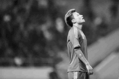 郜林队长袖标只戴了22分钟三失良机尴尬遭嘘