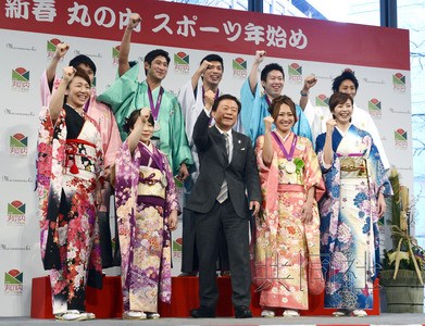 日奥运选手着和服出席活动为东京申奥造势(图)