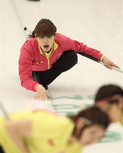 日本冰壶赛美女大比拼各路选手惊艳赛场(组图)(2)