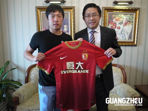 郑龙正式加盟广州恒大将身披球队12号战袍(图)