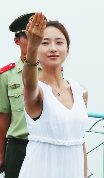 十二运圣火使者成亚洲小姐获赞翻版李嘉欣图2