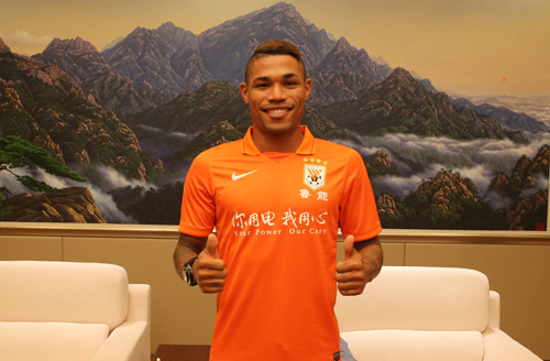 中新网2月19日电 据鲁能官网消息,今晚,鲁能泰山俱乐部董事长李同智