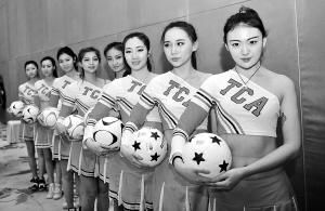 “全民足球赛”靓丽宝贝祝威规模最大创纪录(图)