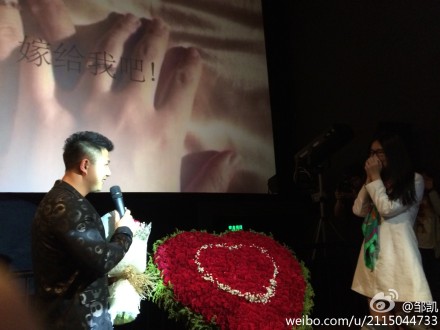 陈一冰电影院向硕士女友求婚10月进行婚礼(图)