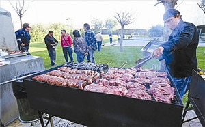 巴萨主帅请球员吃烤肉意欲告别或成壮行会?(图)