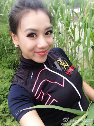 马拉松冠军晒靓照称跑步让皮肤紧致有弹性(图)