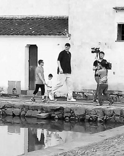 “爸爸去哪儿”赴浙江姚明杨威造最萌身高差(图)