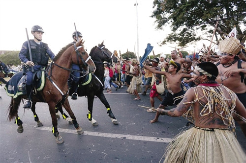 ���������������籭��ǹ��vs�����澰��ͼ��