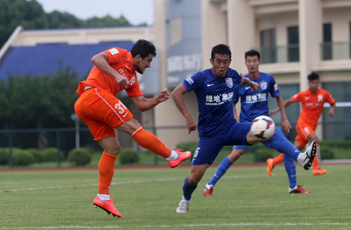 阿洛伊西奥传射吕征破门鲁能热身赛2-1胜申花