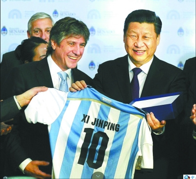 媒体盘点习近平收到的球衣:阿根廷10号湖人1号