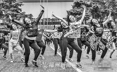 �Ͼ���¿�Ļʽ����200����ʦ�������輼��ͼ��