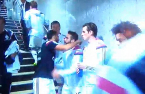 阿韦罗亚球员通道无视卡西两人关系似到冰点(图)