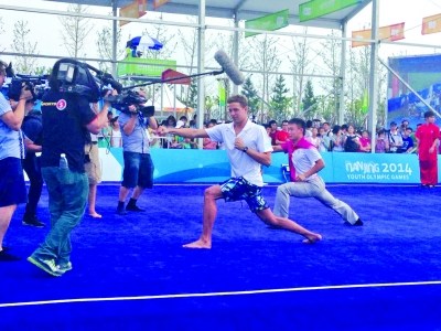 南非“泳王”改行“小鲜肉”打起中华长拳(图)