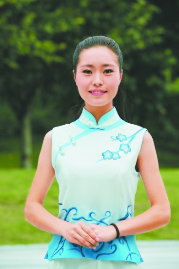 青奥励志故事:美女志愿者训练苦拳手不畏挑战