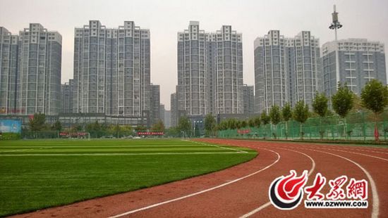 ��ýɽ���У�����ĵ����ʵ��Сѧʵ���˶�������