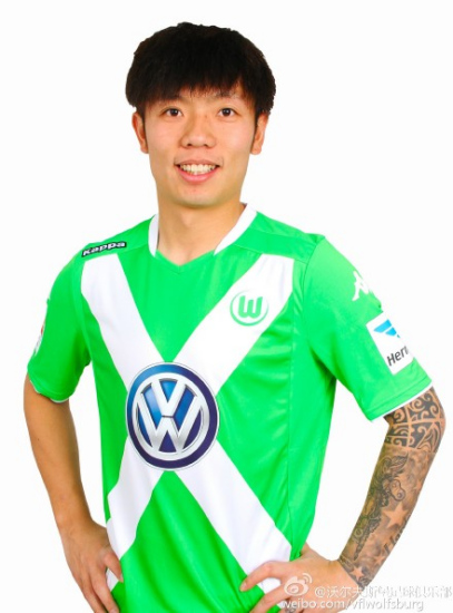 张稀哲狼堡官方宣传照绿色依旧帅气依旧图