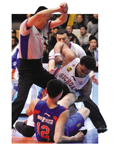 cba"球场暴力"愈演愈烈 四川天津群殴见血(图)