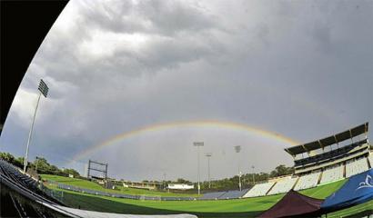 国足澳洲训练遇“吉兆”一道彩虹挂在天边(图)