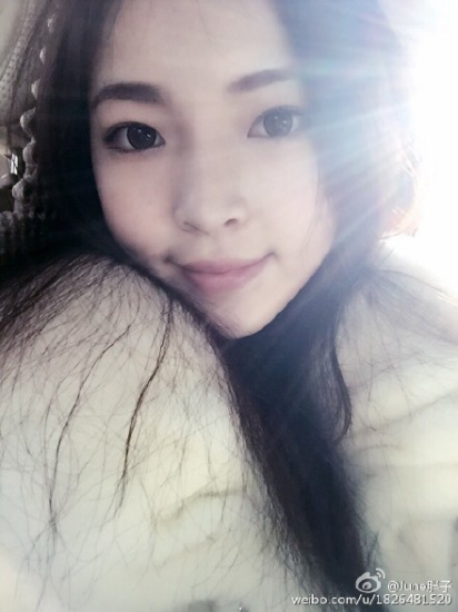 美女裁判王钟瑶晒自拍网友:那么美,那么任性