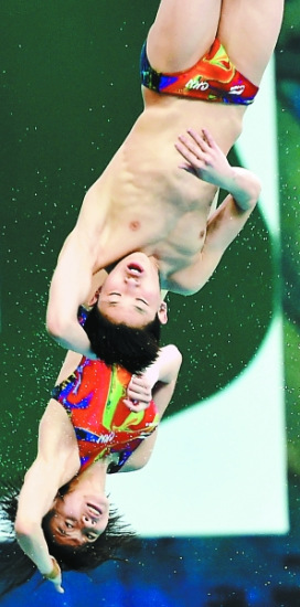 ��˫��ˮ�״�����ˮ����ý��:��Ů���е��ۣ�ͼ��