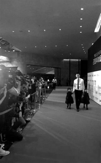 �㽭��̳�佱����������ϴ�˫��̥Ů�����ࣨͼ��