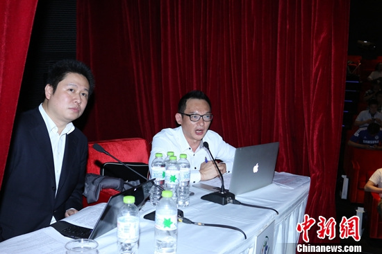 Ӣ���й����Լ��껪�����������ն��˺�̨ͬ��˵