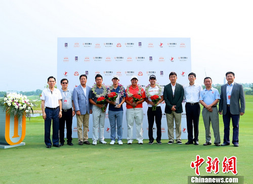 中国美巡赛武汉公开赛结束贾斯丁•申以-12夺冠