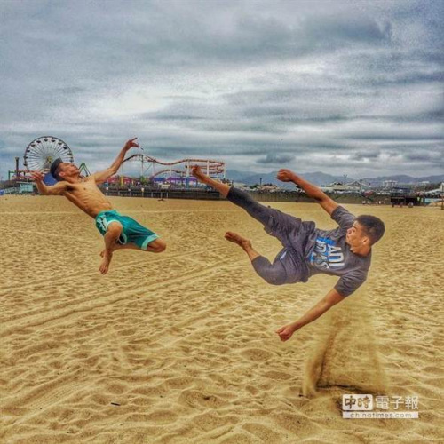 ������ٰ糬��Ӣ��ɳ̲�Ͻ�С�ܡ��߷ɡ���ͼ��