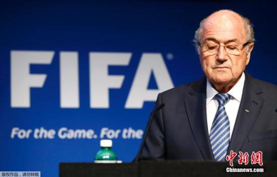 秘密录像揭黑幕FIFA否认布拉特染指南非“黑金”