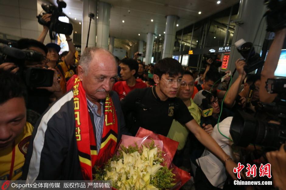 ���ר����˹�������Ŷӳ�Խ��Ƥʱ�����Ѷ�