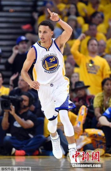 天王山之战库里拼至赛后脱水詹皇再留悲壮三双