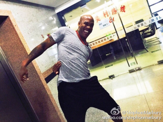 马布里反手摸肚脐惨失败自嘲“不合理”(图)