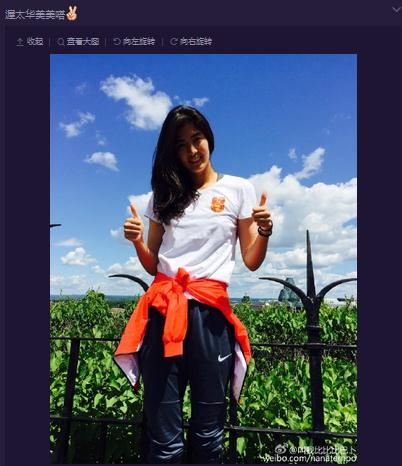 赵丽娜在渥太华拍美照蓝天白云下美丽动人(图)