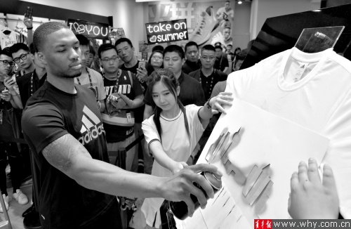 开拓者球星利拉德登陆上海开启“火拼”之旅