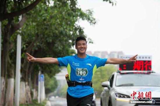 陈盆滨成功跑完4219.5公里最初总被当成疯子