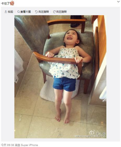 ��С��ɹͼ��٩���򱻿�ס����:��ȥ��Ů��ͼ��