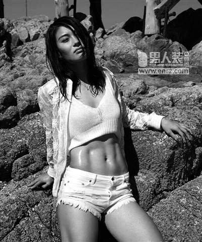 女足国脚登时尚杂志封面网友:马甲线简直帅爆