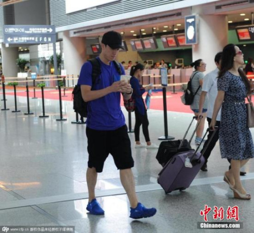 刘翔离婚后首次公开亮相宜昌“跨栏”不忘世锦赛