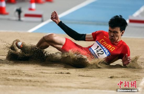 李金哲无缘奖牌扒栏杆痛哭:太可惜让一切过去吧