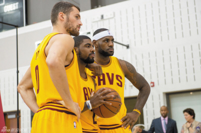 勒布朗:等不及回到球场想和欧文勒夫一起打球