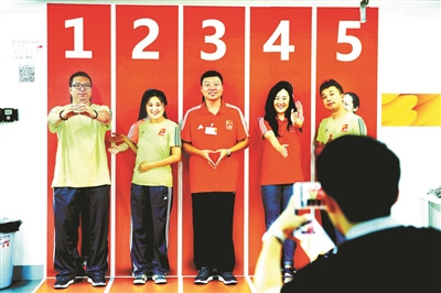 ������һ������������������Ƭ��΢Цд־Ը����