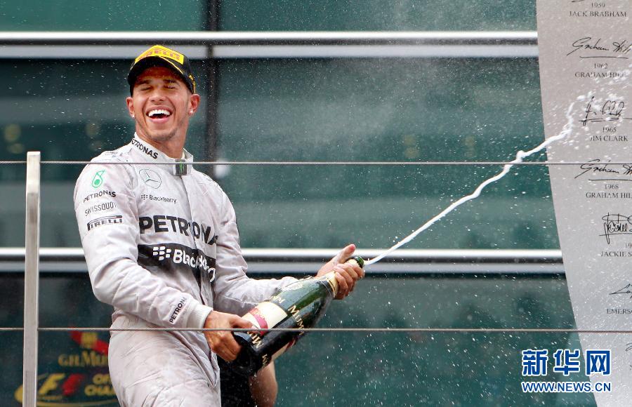 汉密尔顿获FI日本站冠军弯道抢行遭对手批评