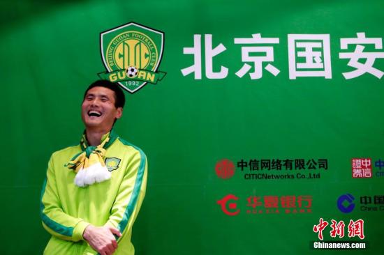 邵佳一从桀骜不驯到球员榜样成就一段足球传奇